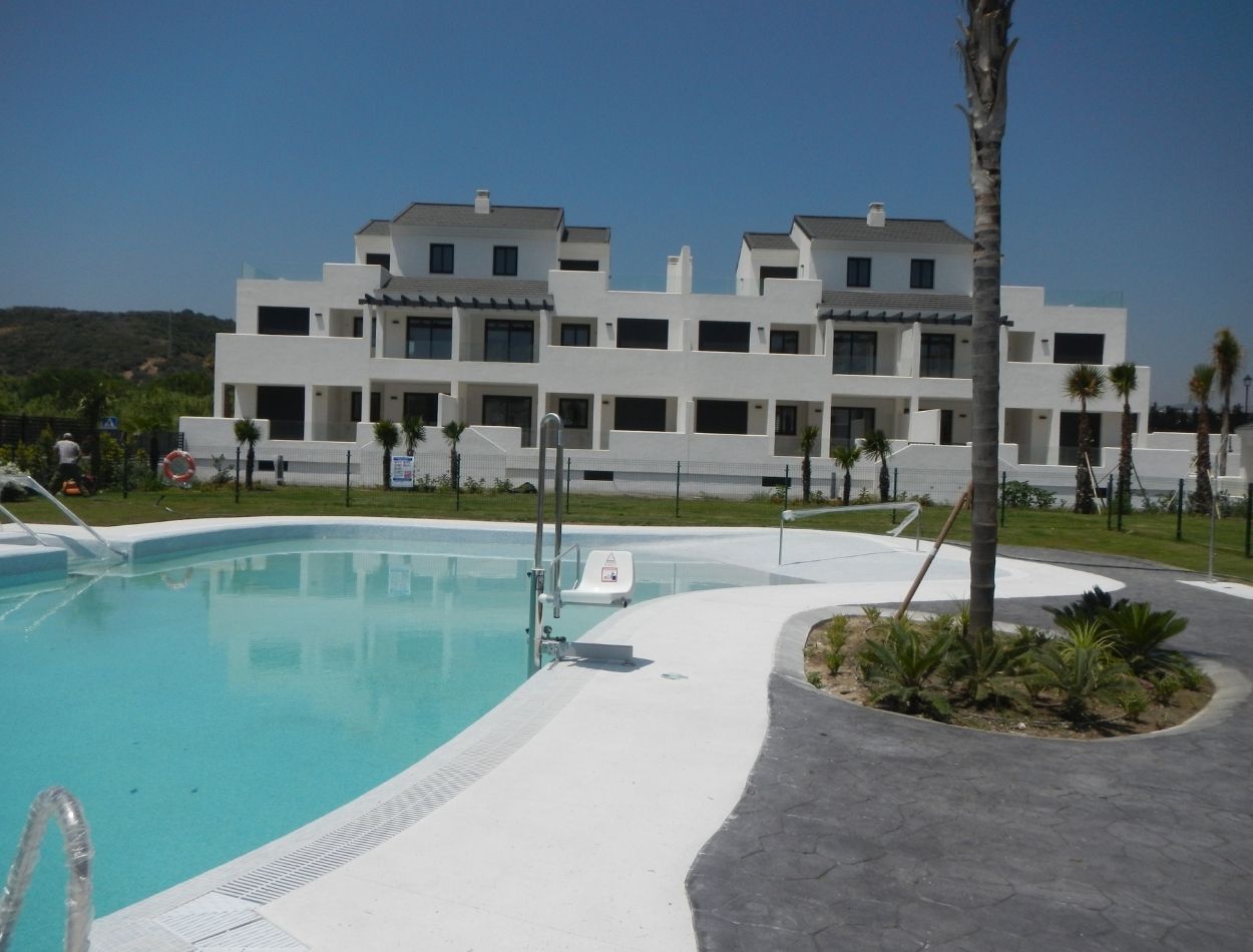 54 viviendas y piscina en urb. Arroyo Vaquero, Estepona