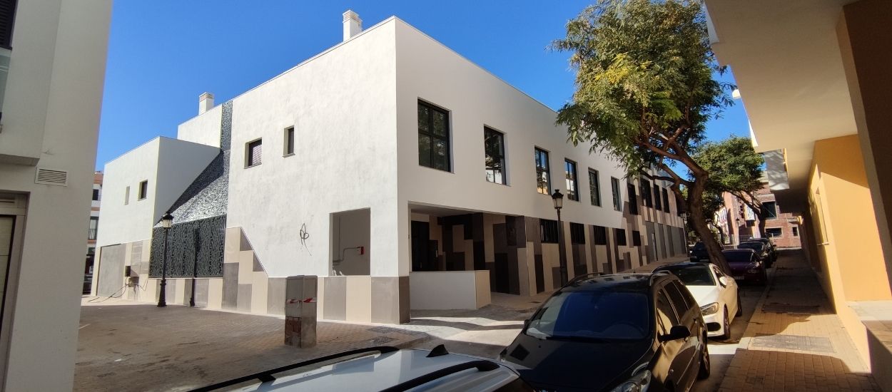 12 viviendas, oficinas y locales comerciales en Cancelada, Estepona